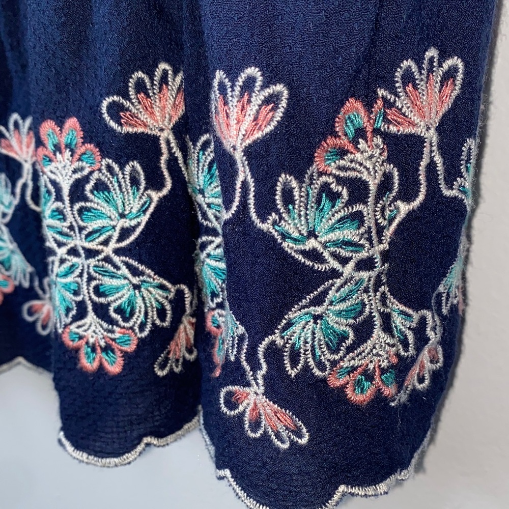 Max Studio Navy Embroidered Sleeveless Blouse - Picture 5 of 10
